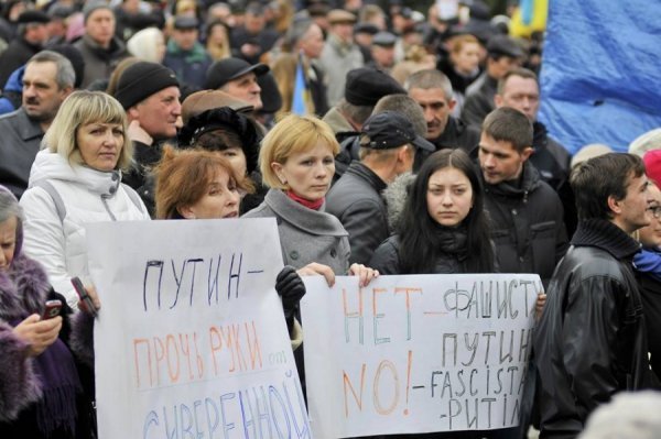 Антивоєнне віче в Луцьку: обличчя майдану. ФОТО