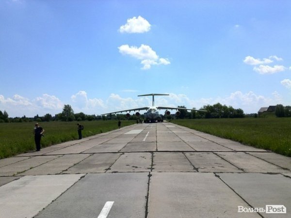 Військові літаки в Луцьку. ФОТО