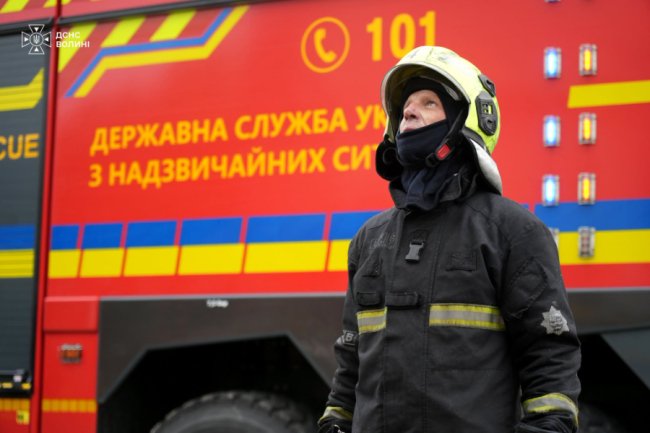 Ті, хто не відступає перед вогнем: обличчя волинських рятувальників, які ліквідовують наслідки ворожих атак 