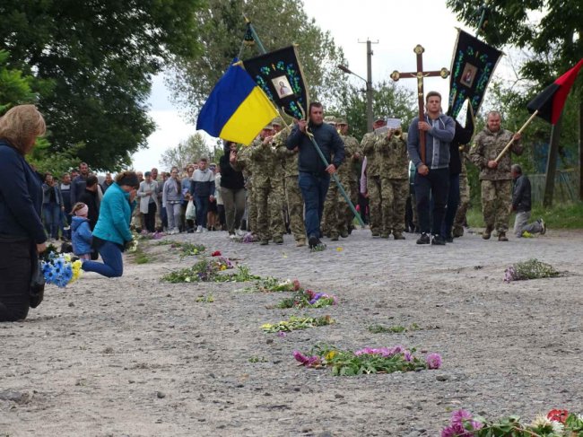 На Волині попрощалися з Героєм Артуром Новосадом. ФОТО