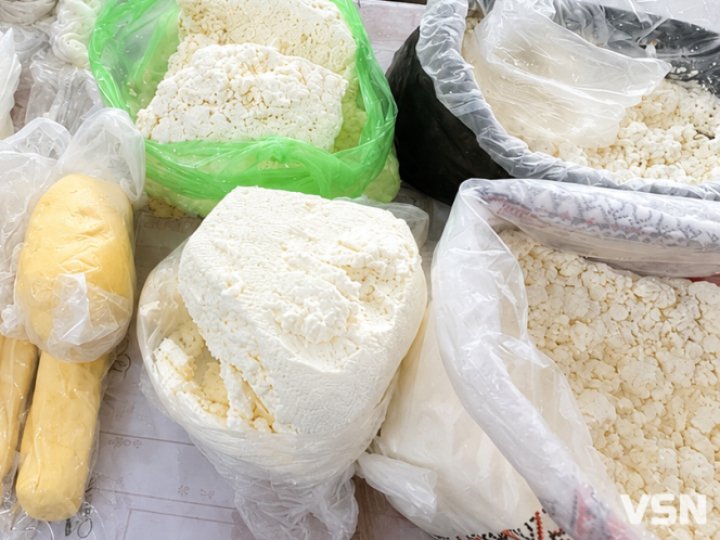 Які ціни на домашні молочні продукти у Луцьку на ринку