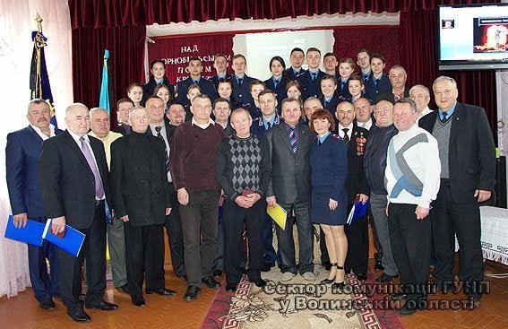 На Волині поліція та ліцеїсти вшанували ліквідаторів наслідків аварії на ЧАЕС. ФОТО