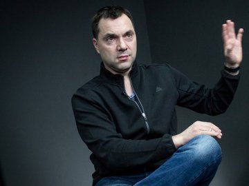 Доходи Арестовича під час війни порахував Forbes