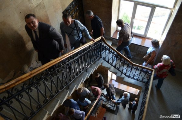 Під Луцькою міськрадою ‒ пікет. ФОТО 