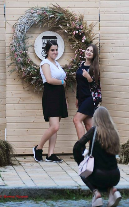 Селфі, їжа і дівчата: луцький фудфест на фото