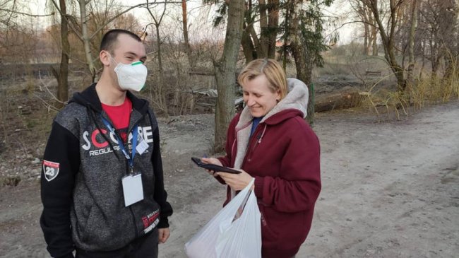 Як благодійники рятують самотніх жителів Володимира-Волинського на ізоляції