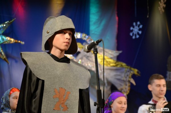 Віншування, янголи і різдвяне тепло: у Луцьку колядував фестиваль вертепів