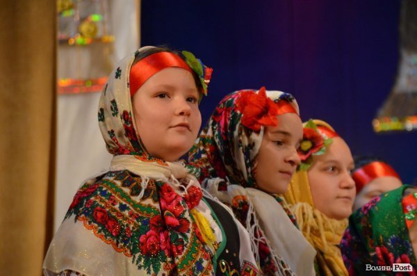 Віншування, янголи і різдвяне тепло: у Луцьку колядував фестиваль вертепів