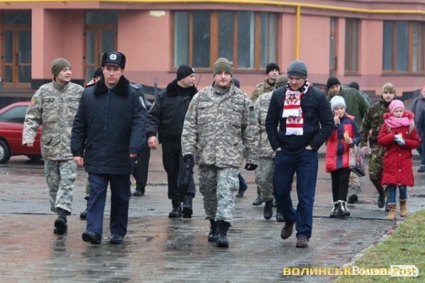 Центр Луцька оповив дим: марш фанів «Волині»