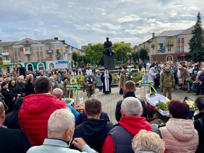 На Волині попрощалися з двома Героями Іваном Вознюком та Андрієм Вовком