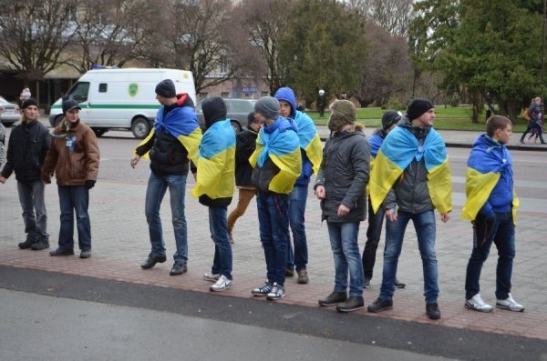 У Луцьку збудували «живий ланцюг» на підтримку євроінтеграції. ФОТО