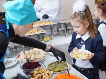 Затвердили категорії дітей, яких харчуватимуть безкоштовно у школах Луцька