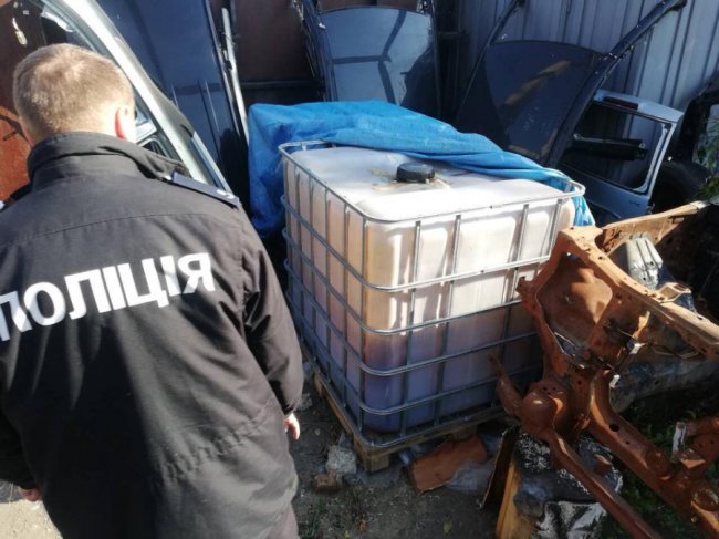 На Волині знайшли фуру з краденою нафтою. ФОТО