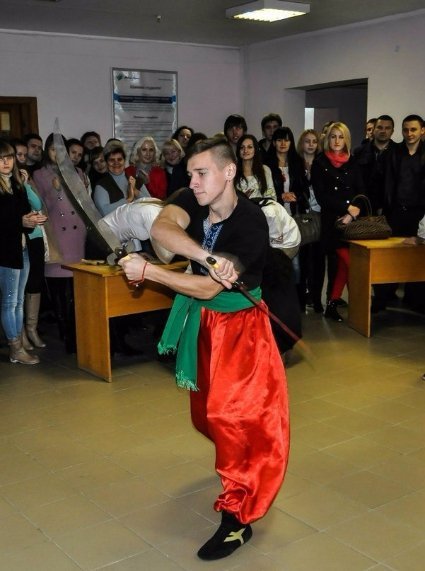 Спортивний Луцьк: бойовий гопак