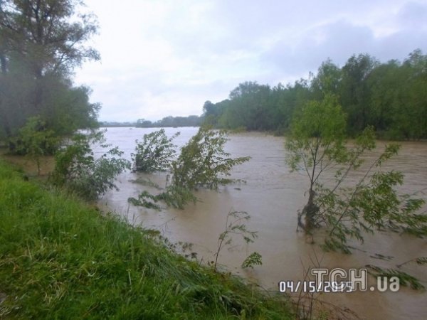 Велика вода на Західній Україні. ФОТО