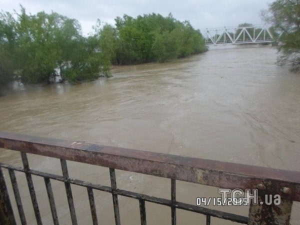 Велика вода на Західній Україні. ФОТО