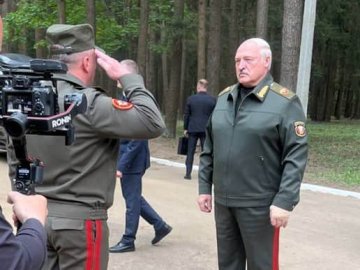 Лукашенка після зустрічі з путіним госпіталізували в критичному стані, – опозиціонер