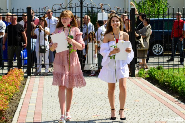 130 випускників луцьких шкіл урочисто отримали медалі: як це було. ФОТОРЕПОРТАЖ