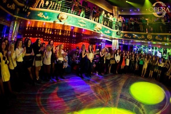 Як у луцьких клубах відгуляли 8 Березня. ФОТО