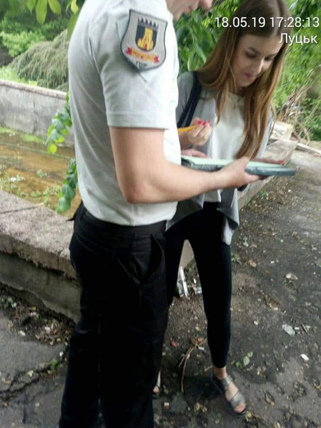 У Луцьку ловили курців у громадських місцях. ФОТО