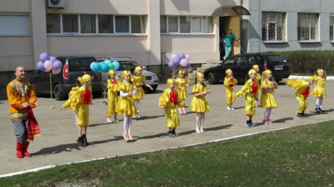 Перша трійня на Волині: виписку з пологового перетворили на шоу