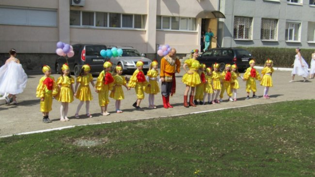 Перша трійня на Волині: виписку з пологового перетворили на шоу