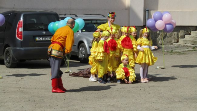 Перша трійня на Волині: виписку з пологового перетворили на шоу