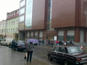 Волинянам радять не відвідувати візовий центр у Луцьку