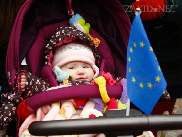 Акція немовлят на підтримку Євромайдану у Львові. ФОТО