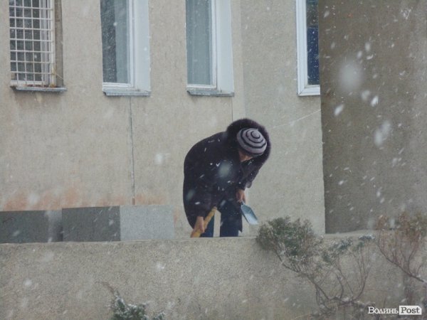 Луцьк засипає снігом. ФОТО