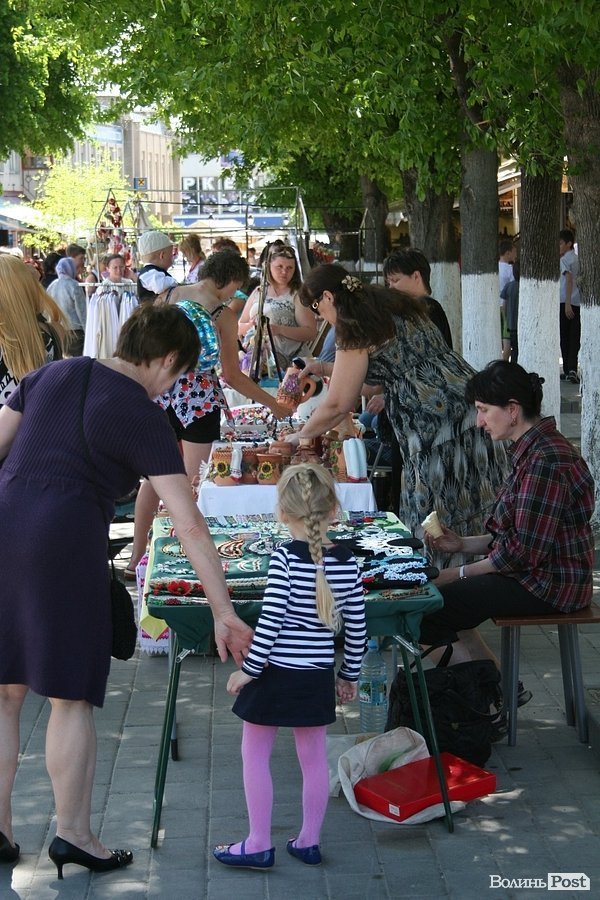 У Луцьку продовжується «Мистецька вулиця». ФОТО