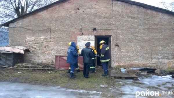 У Луцьку загорівся столярний цех. ФОТО