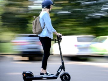 В Україні почали карати водіїв самокатів