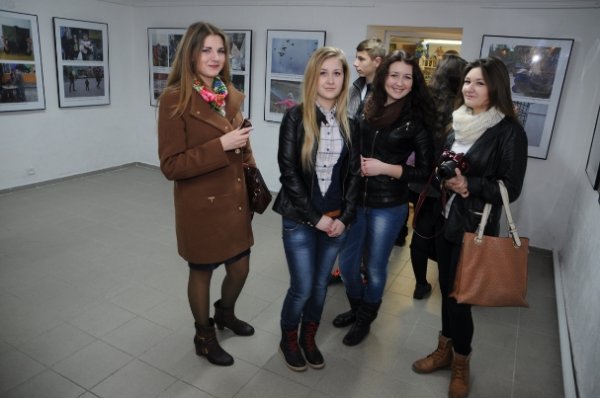 Волинські підлітки показали у фото, як бачать проблему насильства. ФОТО