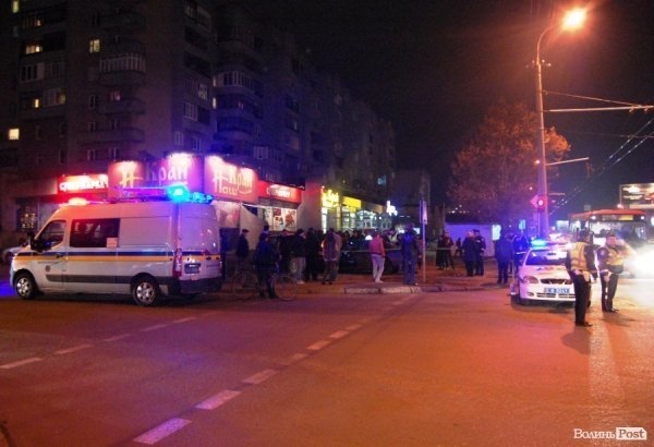 Ніж до горла: у Луцьку чоловік зі зброєю викрав таксі і влаштував аварію. ФОТО