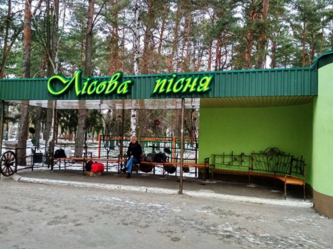 На Волині креативно реконструюють зупинку. ФОТО