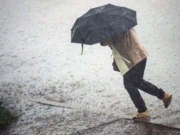 Грози і шквальний вітер: на Волині оголосили штормове попередження