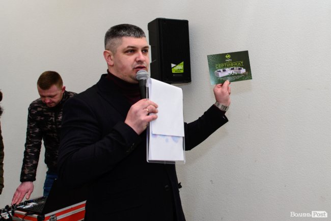 Зі знижками та цінними подарунками: у Луцьку грандіозно відкрилий шоурум меблів і декору «МакКо»*