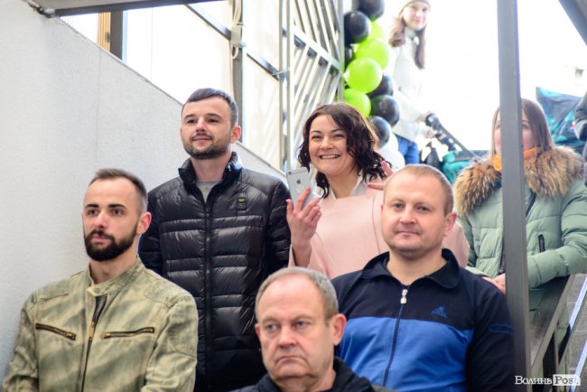 Зі знижками та цінними подарунками: у Луцьку грандіозно відкрилий шоурум меблів і декору «МакКо»*