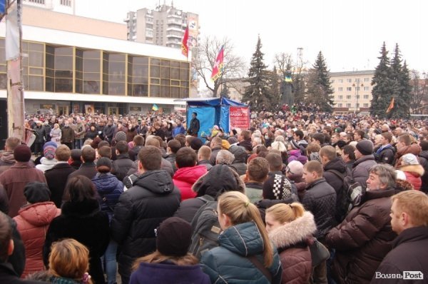 Як луцький Майдан ішов у  наступ на Волинську ОДА. ФОТО