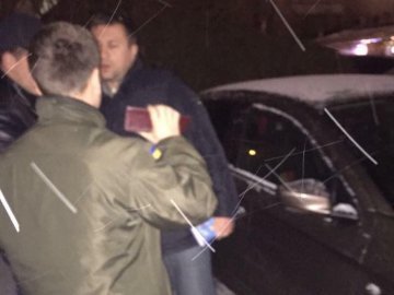 Помічника волинського нардепа, якого взяли на хабарі, бачили у ВР