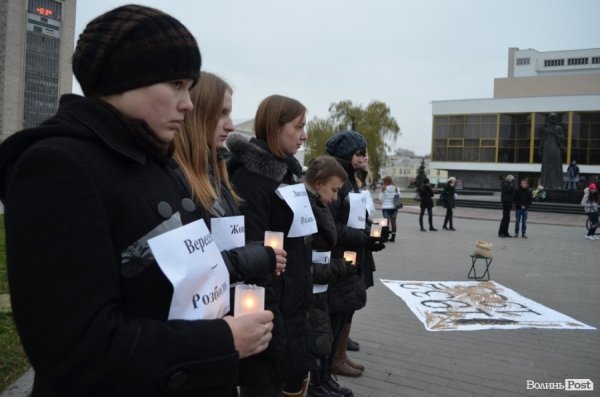 «НКВДисти-охоронці хліба» в Луцьку нагадують про голодомор. ФОТО 