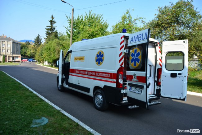 Волинській «швидкій» подарували новий автомобіль. ФОТО