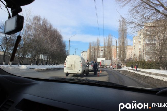 Аварія у Луцьку: зіткнулись дві автівки