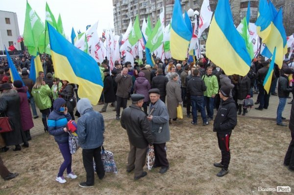 Акція «Вставай, Україно!» розпочалася в Луцьку. ФОТО. ОНОВЛЕНО