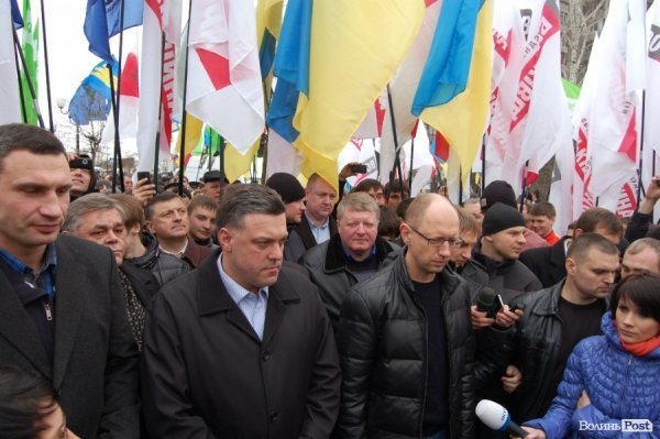 Акція «Вставай, Україно!» розпочалася в Луцьку. ФОТО. ОНОВЛЕНО