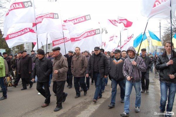 Акція «Вставай, Україно!» розпочалася в Луцьку. ФОТО. ОНОВЛЕНО