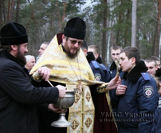 На Волині встановили хрест на міліцейській церкві. ФОТО