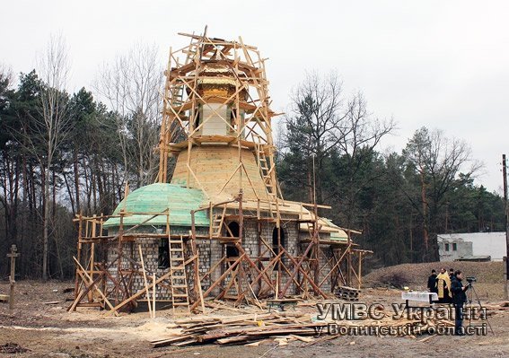 На Волині встановили хрест на міліцейській церкві. ФОТО