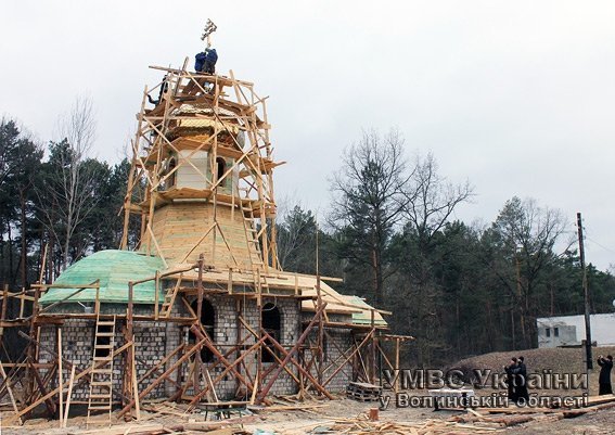 На Волині встановили хрест на міліцейській церкві. ФОТО